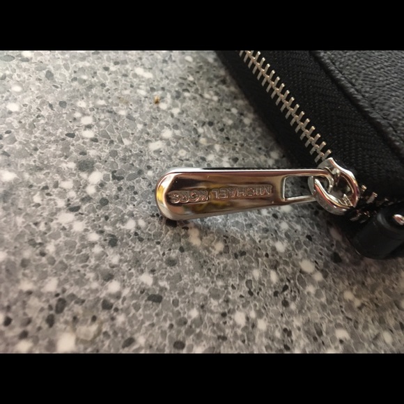 Michael Kors Wallet - Picture 3 of 8